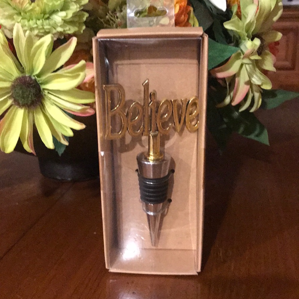 🍷 Gold tone “Believe” Wine Bottle Stopper